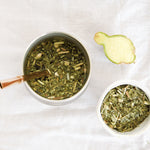 Infusion de maté détox citron gingembre dans une calebasse inox - Boisson saine pour le matin