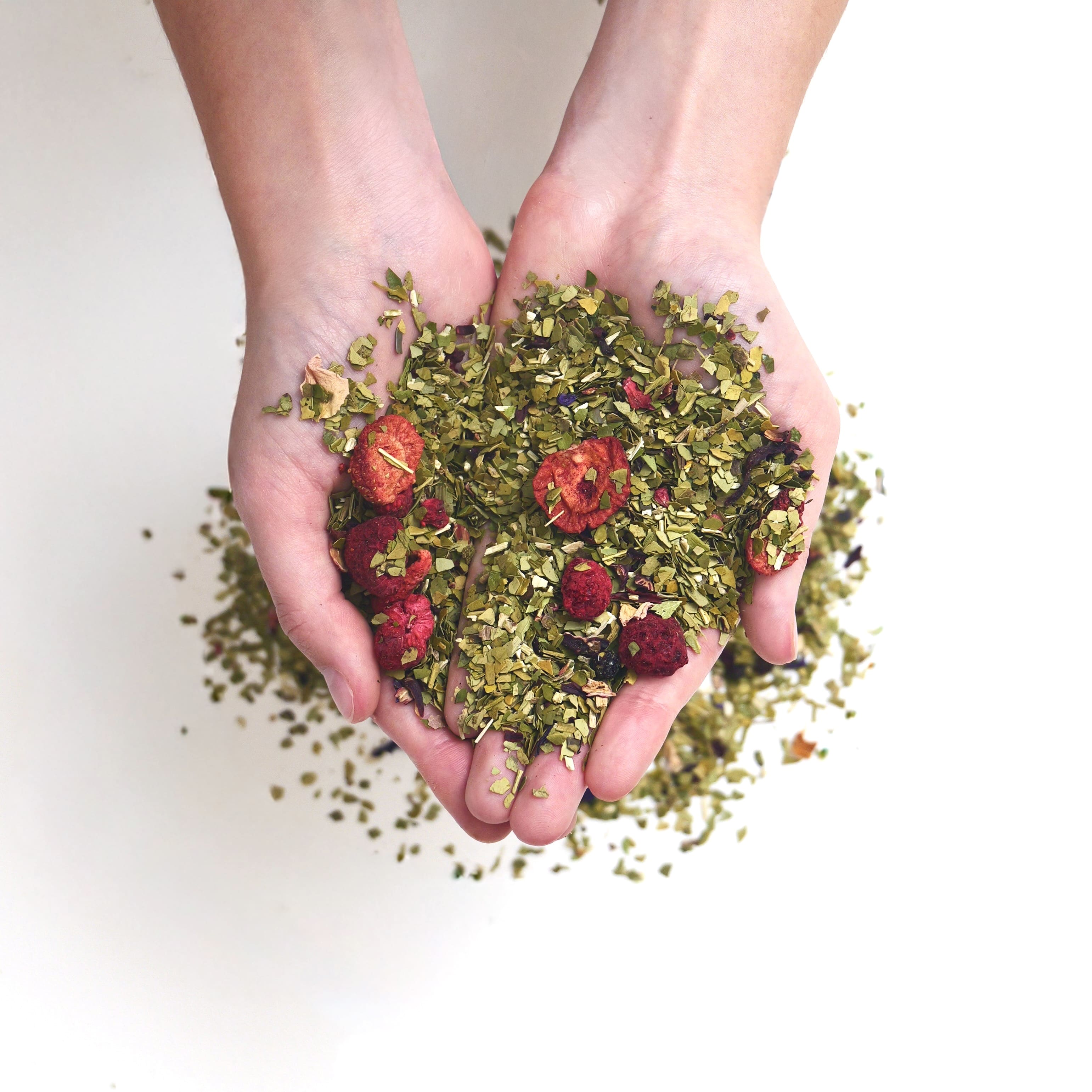 Mélange yerba maté vert avec morceaux de fraises, framboises et myrtilles bio - Ingrédients