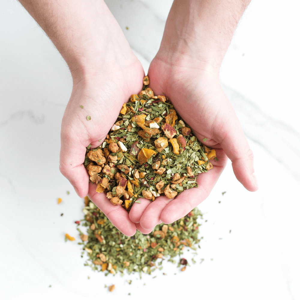 Mélange yerba maté vert avec morceaux de mangue, pomme et écorces d'orange bio